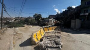 Cerrada Avenida Acueducto de Tijuana // Foto Ernesto Eslava