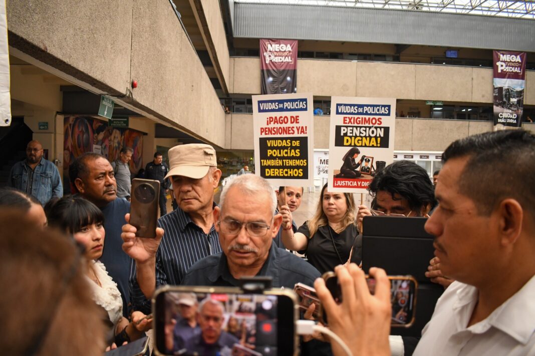 Policias protestan por pensiones Foto Rubén Vázquez