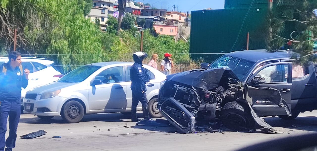 Choque entre taxi de ruta y pick up deja ocho lesionados en bulevar ...