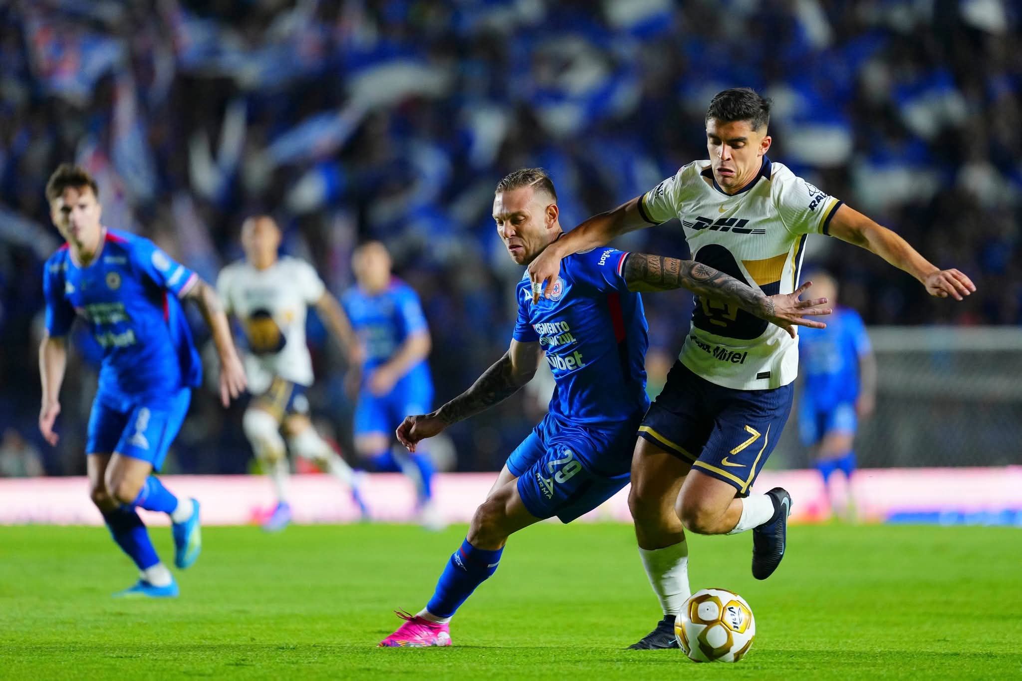 Cruz Azul y Pumas igualan en la ida de la final del Clausura ...