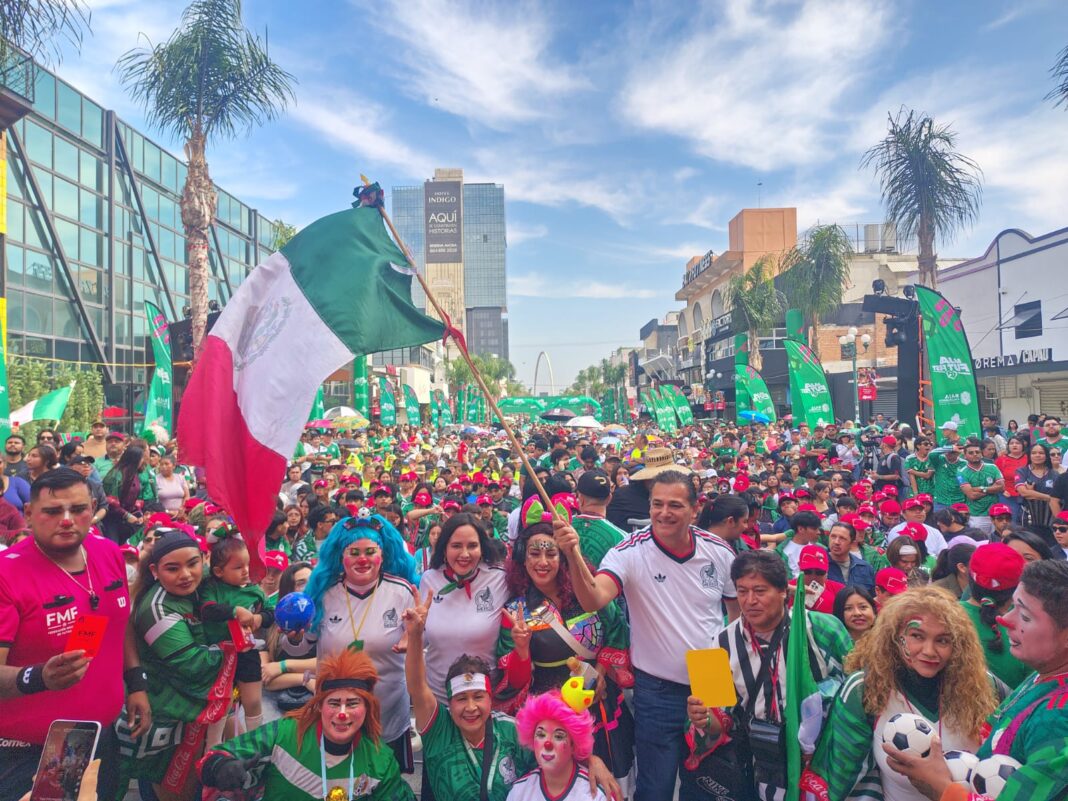 Baja Fut Fest en la Avenida Revolución // Foto Marcos Angulo