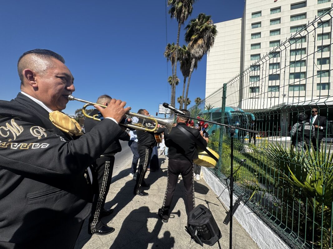 Mariachi para la selección de Irán en Tijuana // Foto Ernesto Eslava