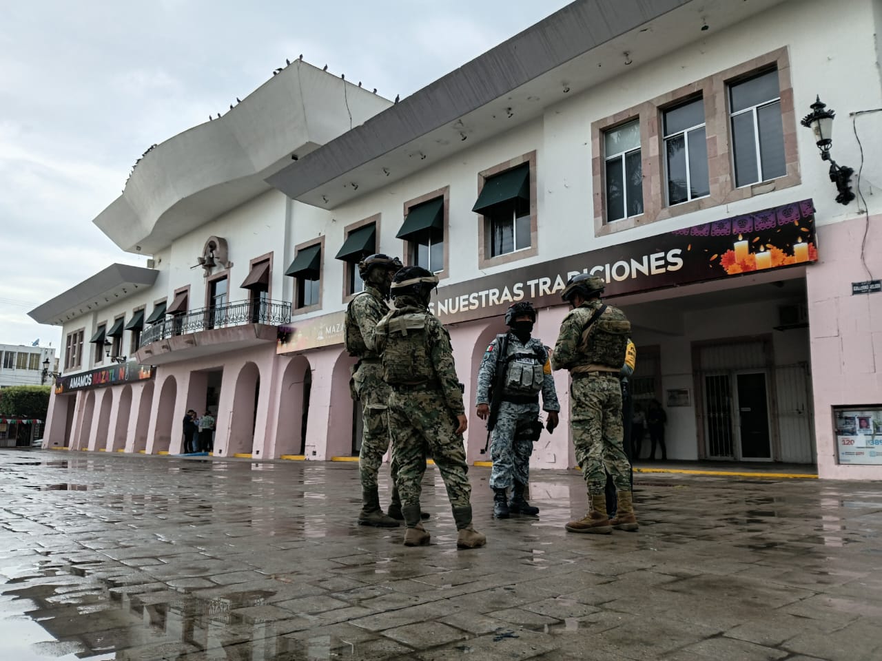 Hallan una cabeza humana y una cartulina con mensaje en el Ayuntamiento de Mazatlán